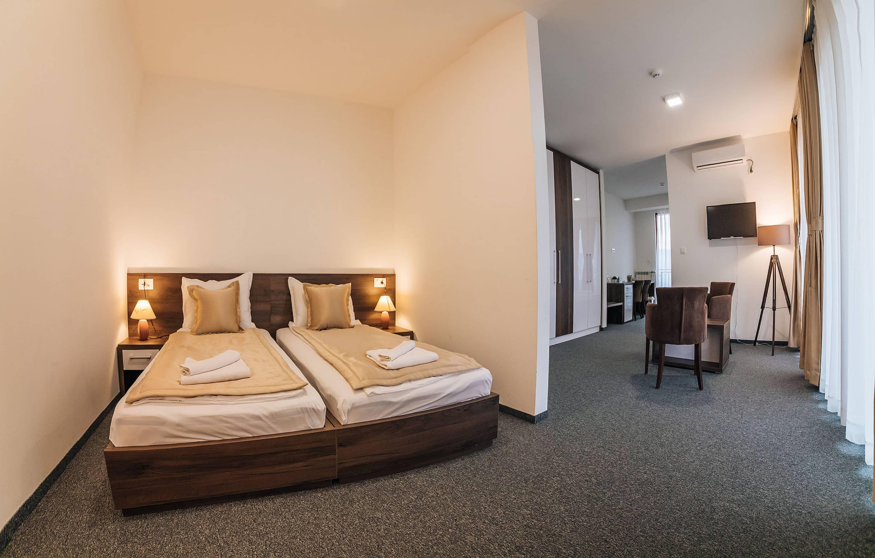 Hotel Sokoline Mandici Bagian luar foto
