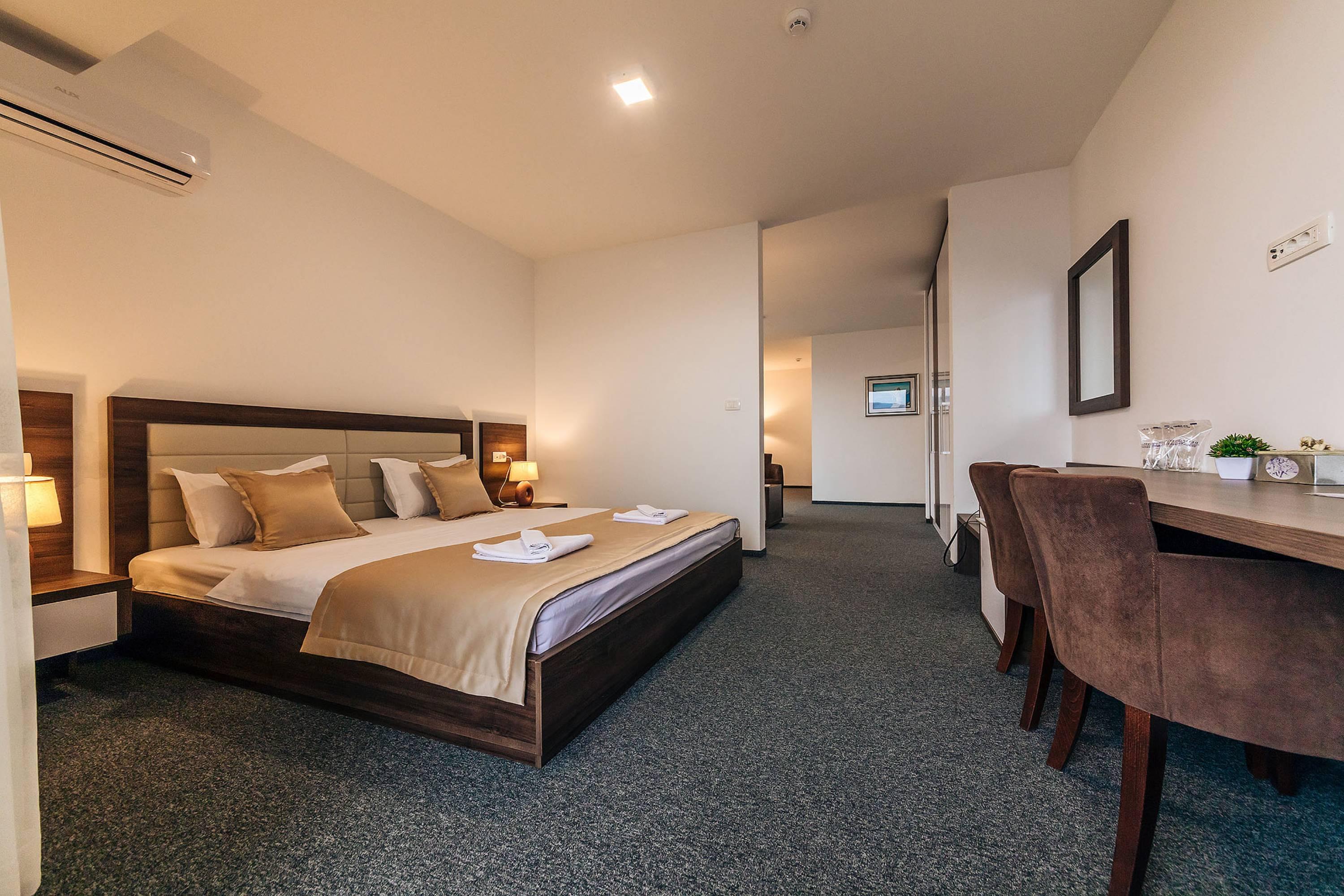 Hotel Sokoline Mandici Bagian luar foto