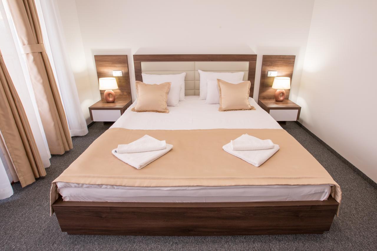 Hotel Sokoline Mandici Bagian luar foto