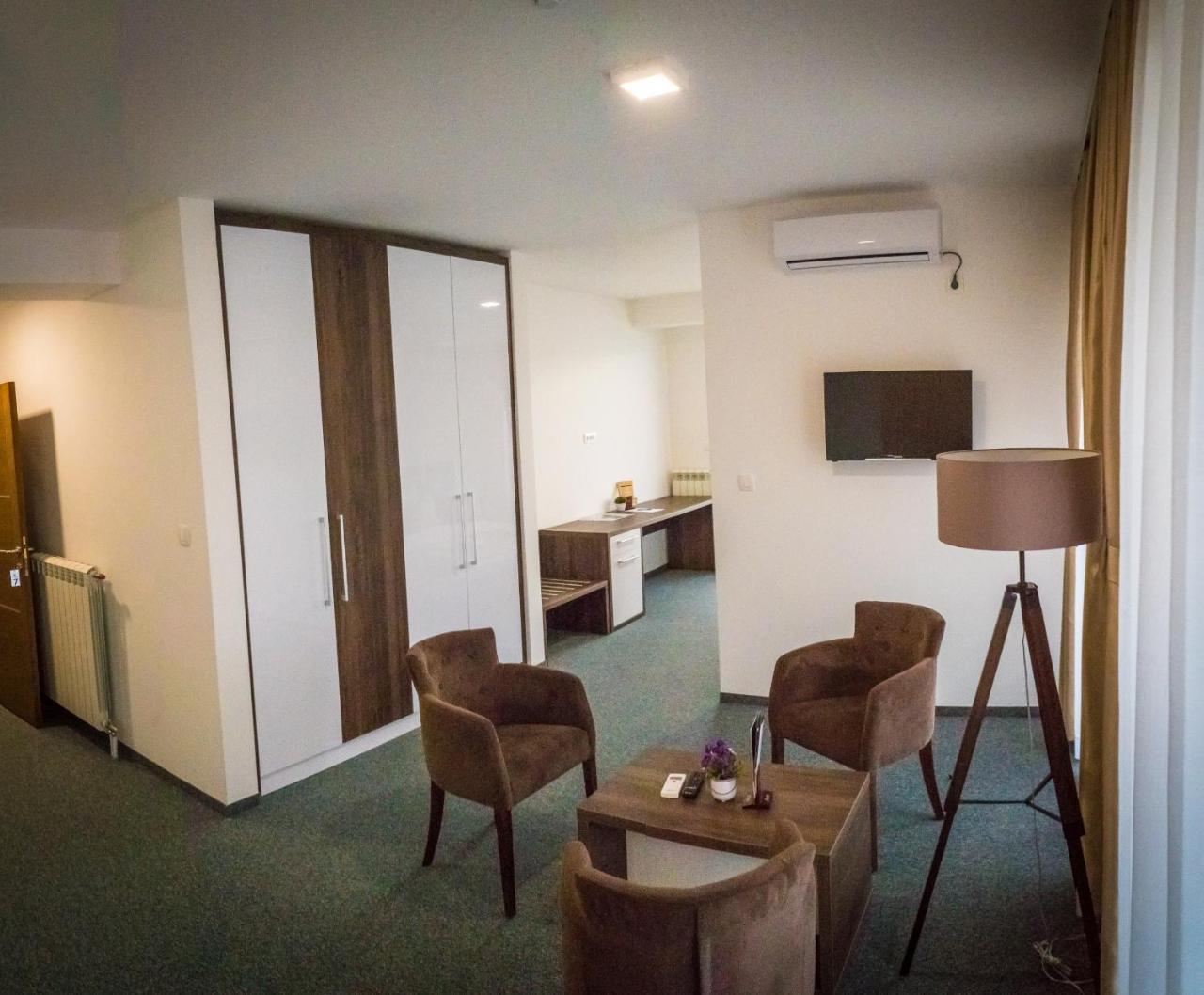 Hotel Sokoline Mandici Bagian luar foto